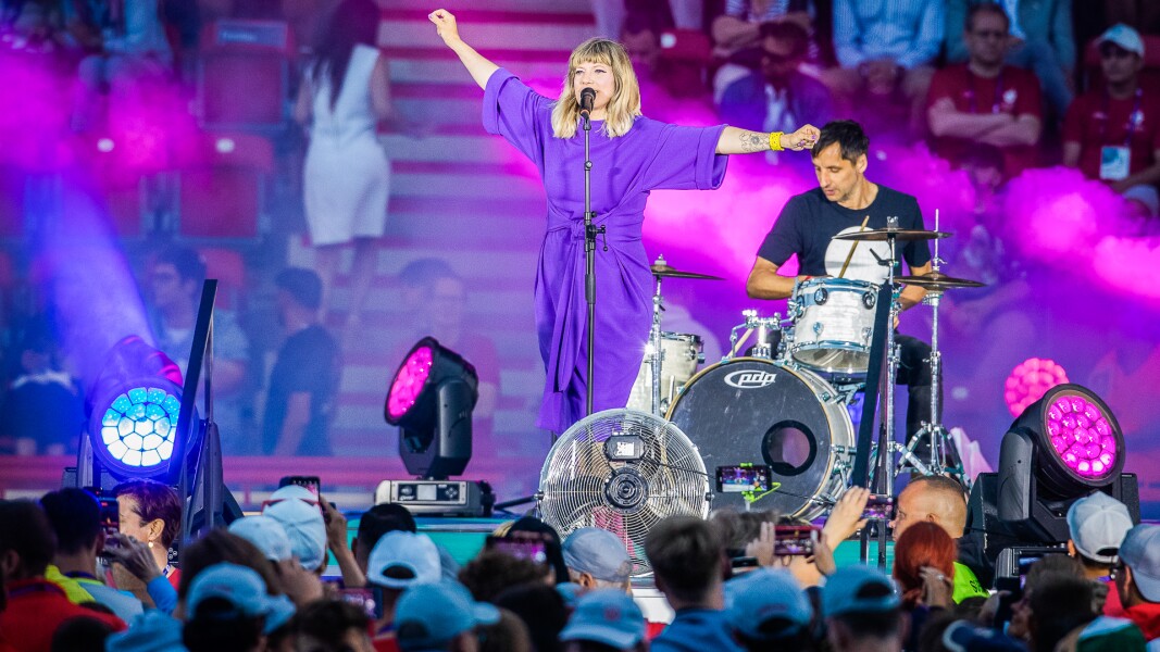Das Foto zeigt die Band MiA., die bei der Eröffnungsfeier der Nationalen Spiele in Berlin aufgetreten ist.