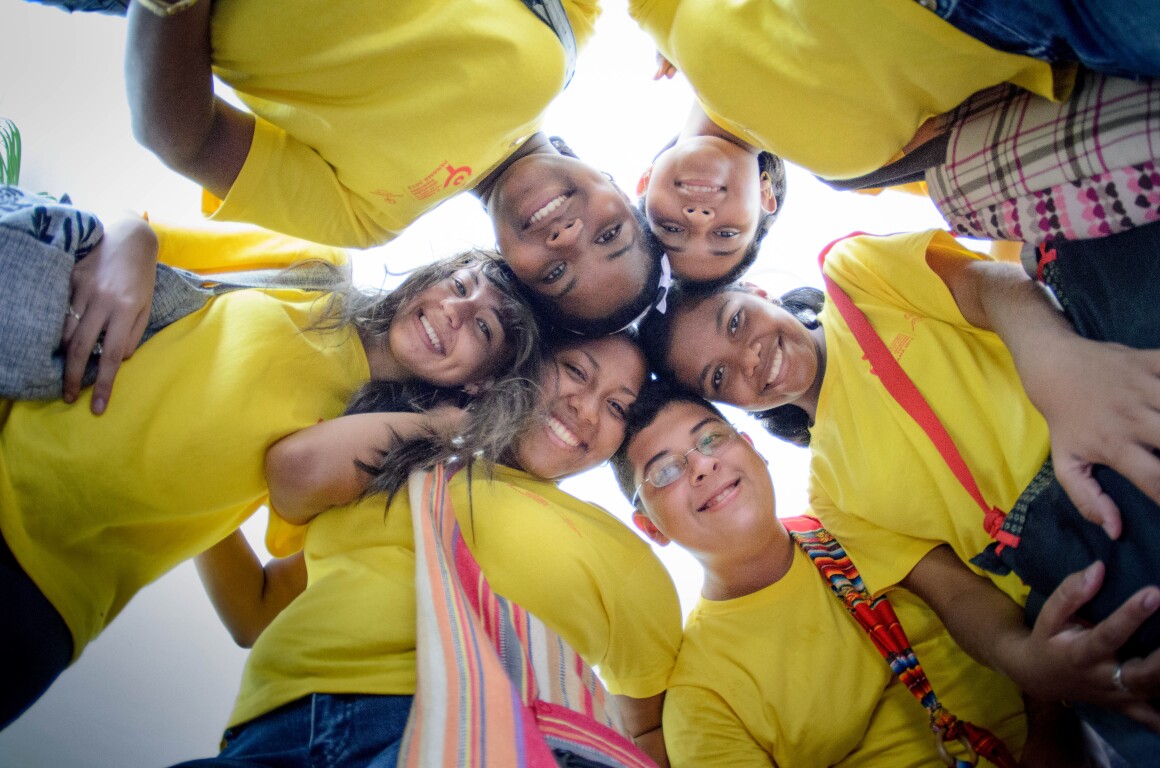 The photo shows 6 athletes standing in a circle and rejoicing.