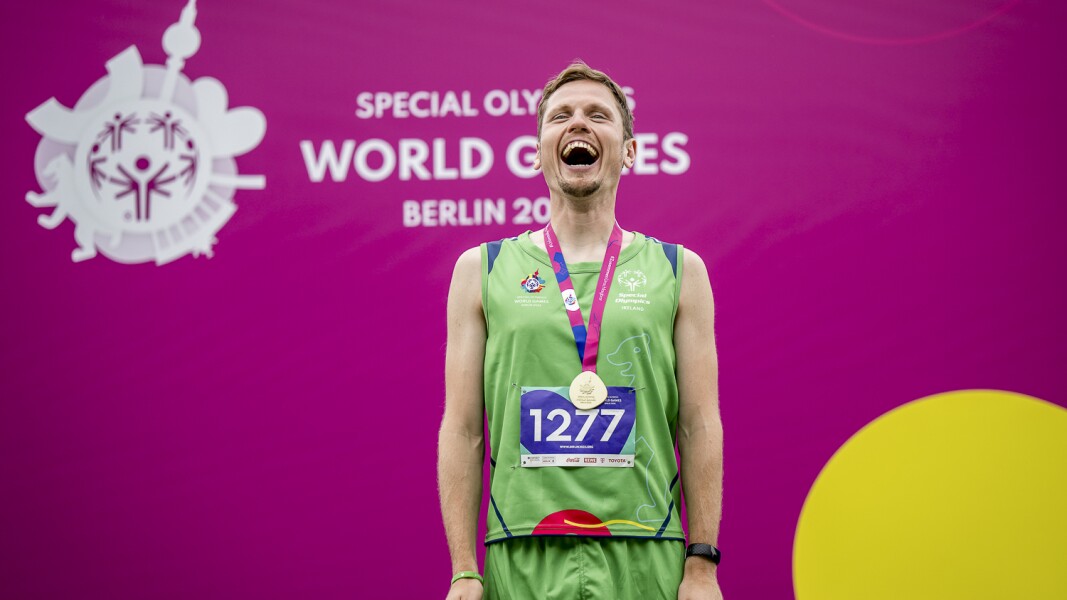 In the photo you can see Timothy Morahan taking 1st place in 5000m F-Final Plus. He looks very happy.