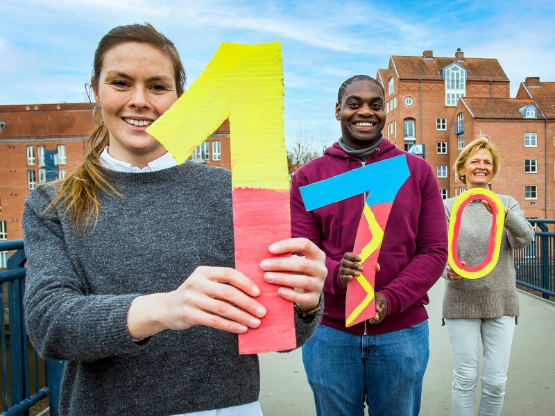 Auf dem Foto sind Projektleiterin Jennifer Schröder, Athlet Godfred Winnersbach und Susanne Jahn, Mitarbeiterin im Landesverband Bremen zu sehen.