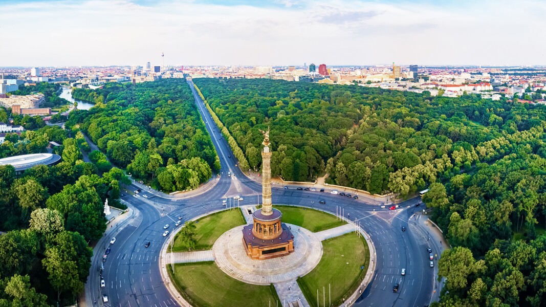 Photo shows bird's eye view of Victory Column and Tiergarten in Berlin.