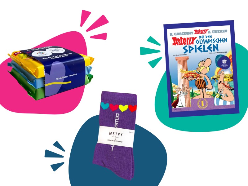 Auf dem Foto sind die neuen Produkte aus dem Merch-shop zu sehen, hinterlegt mit Elementen aus unserem Logo.