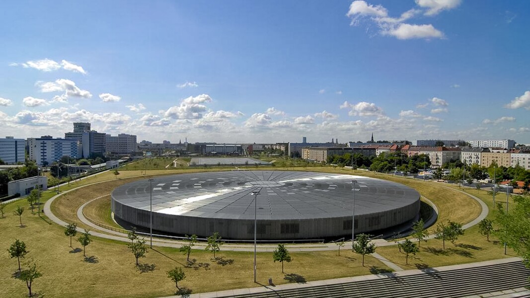 The picture shows an aerial view of the circular velodrom.