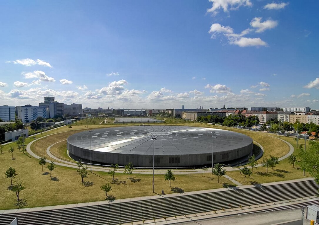 The picture shows an aerial view of the circular velodrom.