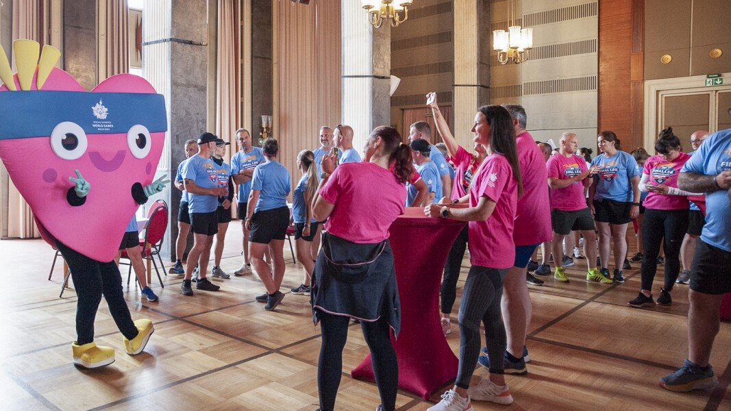 The picture shows many people at a reception during the Torch Relay. Also there: our mascot Unity.