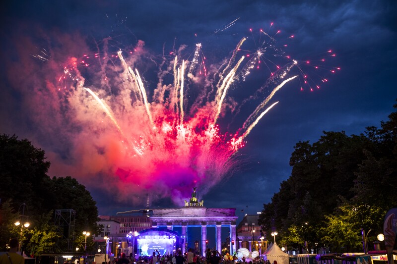 The end of the Closing Ceremony was a big fireworks display right at the Brandenburg Gate. This spectacle can be seen in the photo.