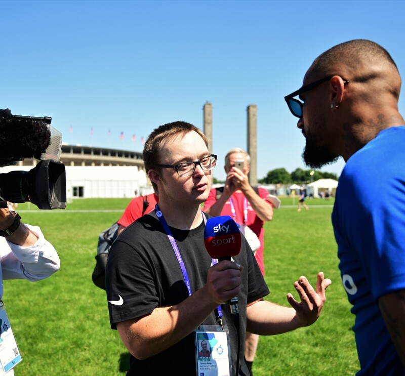 The photo shows Christian Pohler interviewing Kevin Prince-Boateng for our inclusive reporters team.