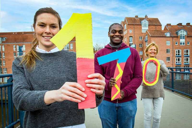 Auf dem Foto sind Projektleiterin Jennifer Schröder, Athlet Godfred Winnersbach und Susanne Jahn, Mitarbeiterin im Landesverband Bremen zu sehen.