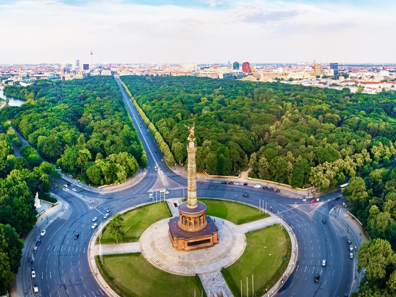 Photo shows bird's eye view of Victory Column and Tiergarten in Berlin.