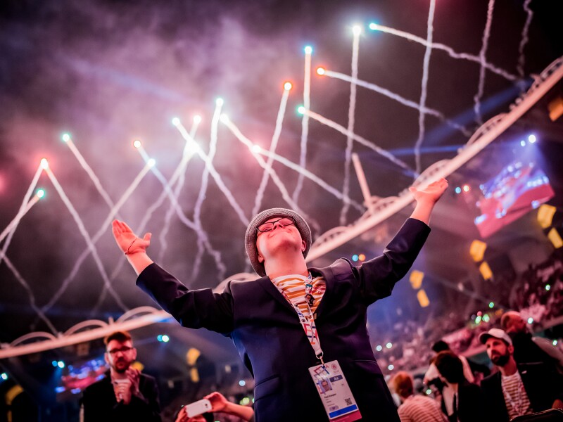 The photo shows golf athlete Paul Kögler thrilled at the Closing Ceremony of the 2019 World Games.