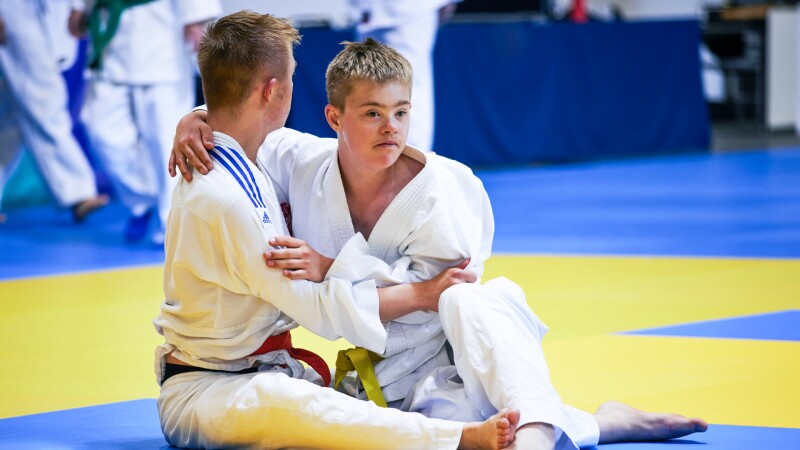 The photo shows two athletes while competing in judo.