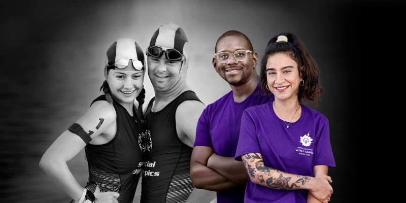 The picture is a collage consisting of four people. The two people on the left are a female and a male swimmer, both during the competition. On the right side are two volunteers. All four people are smiling with pleasure.